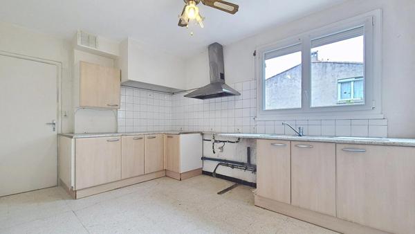 Maison 97m² sur 193m² de terrain, 4 chambres + 2 garages