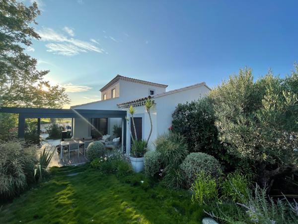 VEDENE - PROCHE AVIGNON - MAISON MODERNE DE 135M² DE SURFACE HABITABLE SUR UN TERRAIN DE 500 M² - GARAGE - PARKINGS