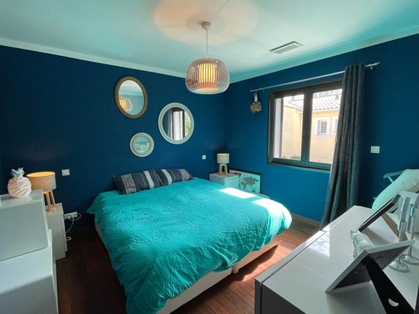 VEDENE - PROCHE AVIGNON - MAISON MODERNE DE 135M² DE SURFACE HABITABLE SUR UN TERRAIN DE 500 M² - GARAGE - PARKINGS