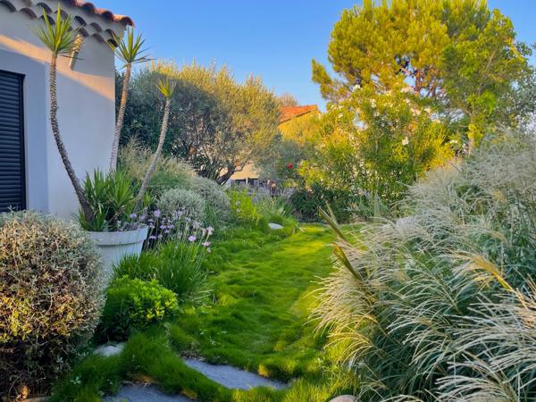 VEDENE - PROCHE AVIGNON - MAISON MODERNE DE 135M² DE SURFACE HABITABLE SUR UN TERRAIN DE 500 M² - GARAGE - PARKINGS