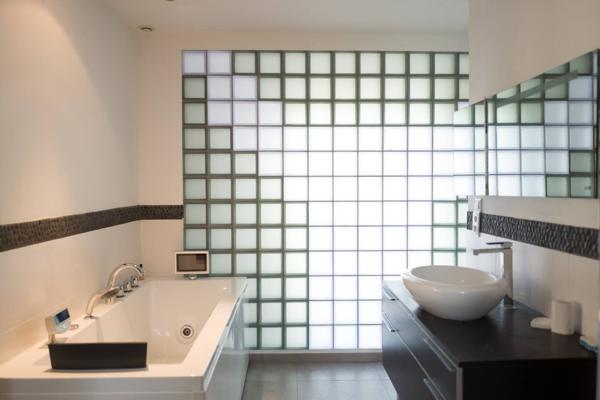 VEDENE - PROCHE AVIGNON - MAISON MODERNE DE 135M² DE SURFACE HABITABLE SUR UN TERRAIN DE 500 M² - GARAGE - PARKINGS