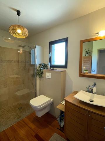 VEDENE - PROCHE AVIGNON - MAISON MODERNE DE 135M² DE SURFACE HABITABLE SUR UN TERRAIN DE 500 M² - GARAGE - PARKINGS