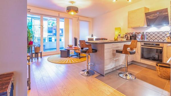 Superbe appartement traversant avec terrasse