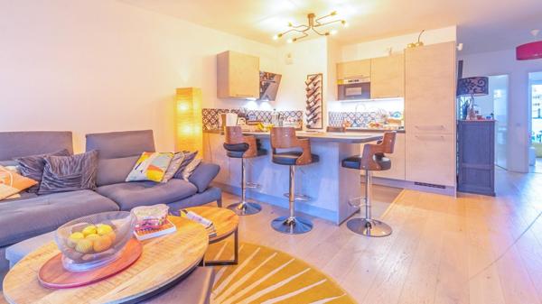 Superbe appartement traversant avec terrasse