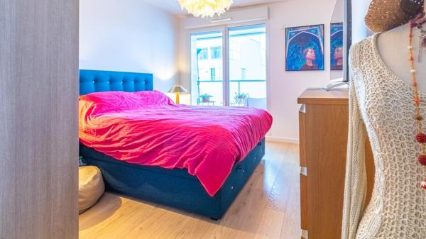Superbe appartement traversant avec terrasse
