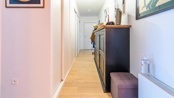 Superbe appartement traversant avec terrasse