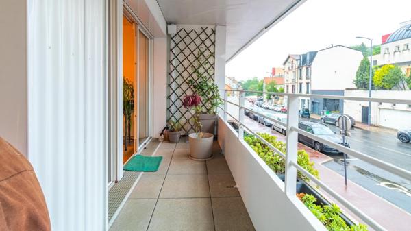 Superbe appartement traversant avec terrasse