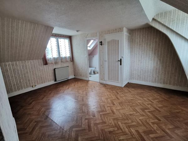 EXCLUSIVITE, Maison en centre ville de LA FLECHE avec jardin, garage et chambre en rez de chaussée