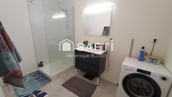 IMMEUBLE DE RAPPORT A SAINTE FLAIVE DES LOUPS (8515)