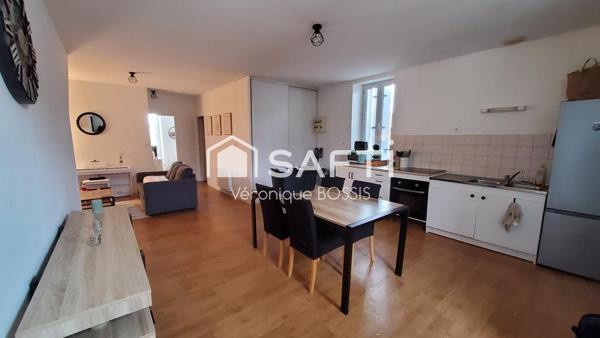 IMMEUBLE DE RAPPORT A SAINTE FLAIVE DES LOUPS (8515)