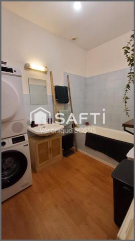 IMMEUBLE DE RAPPORT A SAINTE FLAIVE DES LOUPS (8515)