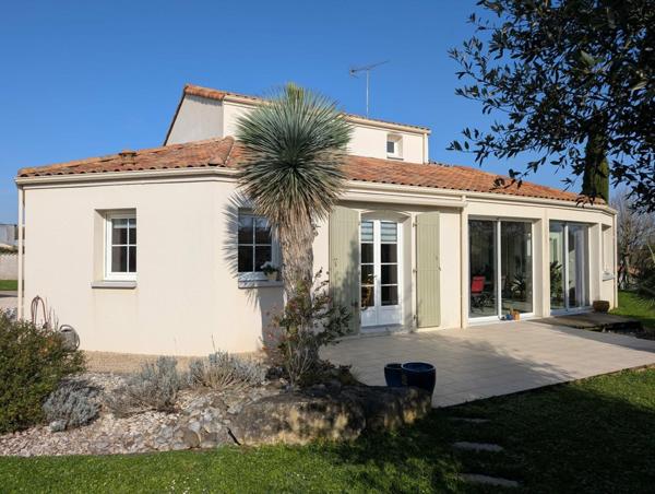 Spacieuse maison de 202 m² à Vouillé Bourg