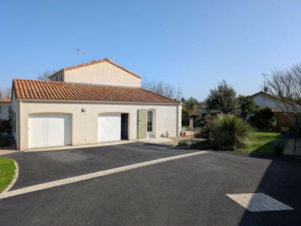 Spacieuse maison de 202 m² à Vouillé Bourg