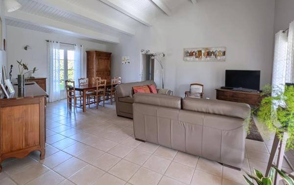 Spacieuse maison de 202 m² à Vouillé Bourg