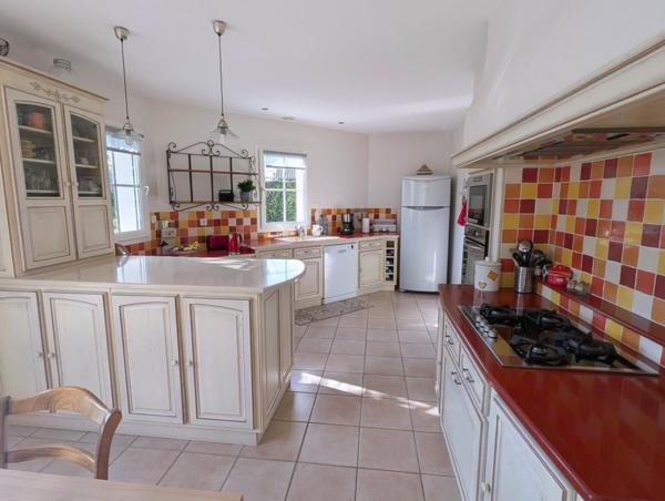 Spacieuse maison de 202 m² à Vouillé Bourg