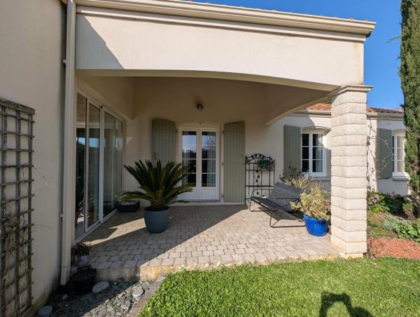 Spacieuse maison de 202 m² à Vouillé Bourg