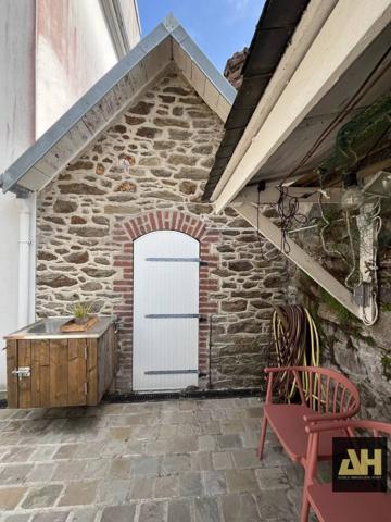 LE RELECQ KERHUON-  MAISON BOURGEOISE AVEC EXTENSION- 6CH- JARDIN ARBORÉ