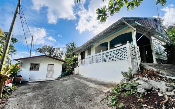 Maison à vendre    3 pièces •  Les Abymes