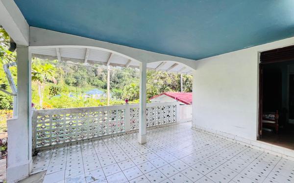 Maison à vendre    3 pièces •  Les Abymes