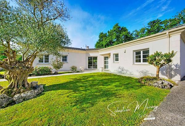 Maison de plain-pied - 5 chambres - Terrain de 840 m²