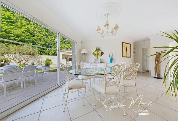 Maison de plain-pied - 5 chambres - Terrain de 840 m²