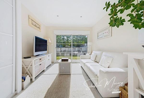 Maison de plain-pied - 5 chambres - Terrain de 840 m²