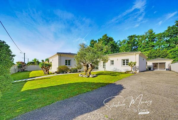 Maison de plain-pied - 5 chambres - Terrain de 840 m²