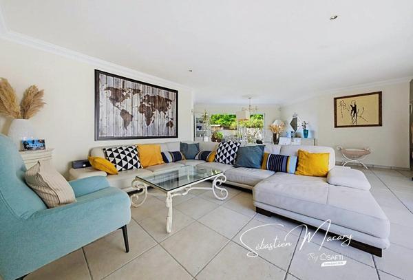 Maison de plain-pied - 5 chambres - Terrain de 840 m²