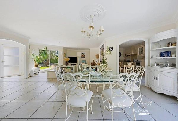 Maison de plain-pied - 5 chambres - Terrain de 840 m²