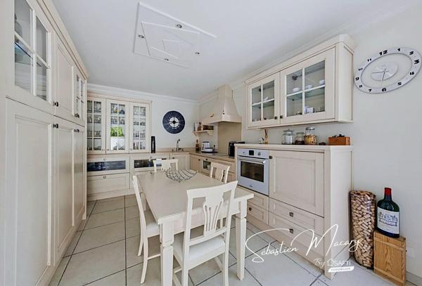 Maison de plain-pied - 5 chambres - Terrain de 840 m²