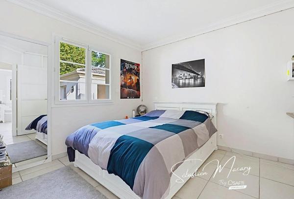 Maison de plain-pied - 5 chambres - Terrain de 840 m²