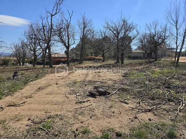 Terrain de 1 411 m²