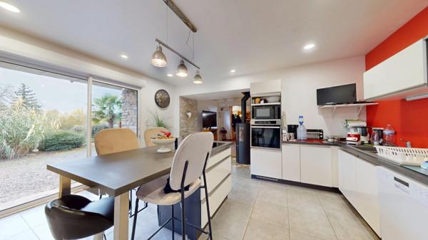 FERME SUR 30 ha AVEC LONGERE ET DEPENDANCE