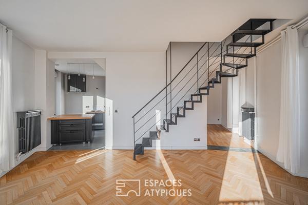 Duplex au centre ville en dernier étage avec vue montagnes