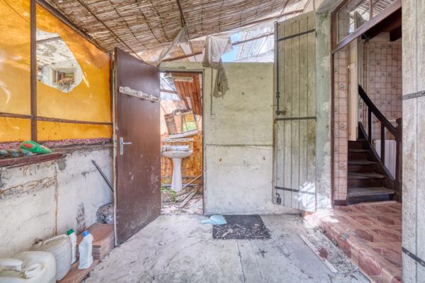 Saint-Yzan-de-Soudiac (33920) Maison à rénover en R+1 de 80m2 sur parcelle constructible de 944m2