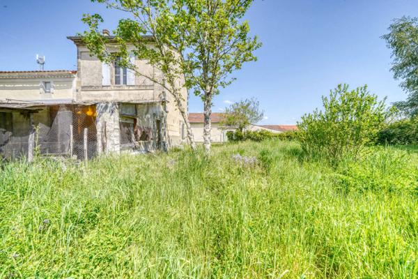 Saint-Yzan-de-Soudiac (33920) Maison à rénover en R+1 de 80m2 sur parcelle constructible de 944m2