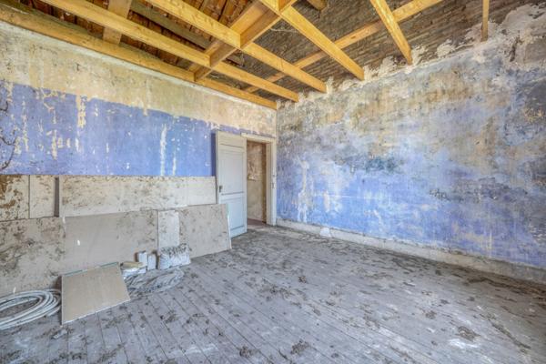 Saint-Yzan-de-Soudiac (33920) Maison à rénover en R+1 de 80m2 sur parcelle constructible de 944m2
