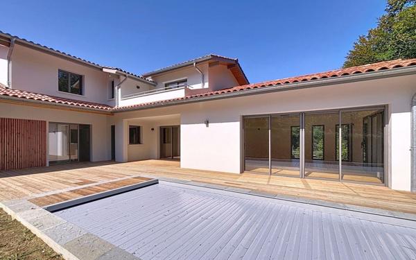 Maison à vendre    6 pièces •  Anglet