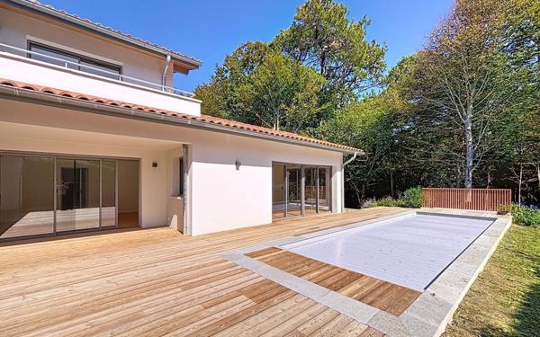 Maison à vendre    6 pièces •  Anglet