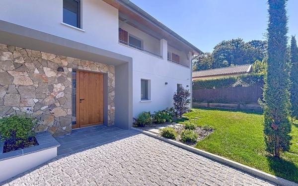 Maison à vendre    6 pièces •  Anglet