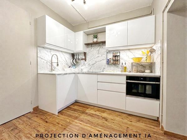 MAISON DE VILLAGE – 90 m² – 5 PIÈCES – CHARME & POTENTIEL

📍 Située au cœur de Villeneuve-lès-Béziers, cette maison de village sur plusieurs niveaux offre de beaux volumes et un agencement fonctionnel, idéale pour une résidence principale ou un investissement locatif.

🔹 Rez-de-chaussée :
• Grande entrée avec espace buanderie / rangement
• Salle d’eau 
• Cave idéale pour stockage / atelier

🔹 1er étage :
• Salon / séjour
• Cuisine
• Salle de bain 
• Première chambre

🔹 Dernier étage :
• Deux chambres supplémentaires dont une chambre mansardée

✨ Les + :
• Beaux volumes
• Cave pratique pour stockage
• Charme de l’ancien avec potentiel d’aménagement
• Stationnement et commodités à proximité

💡 Idéal pour :
• Premier achat
• Résidence principale
• Investissement locatif
• Maison de vacances au cœur du village