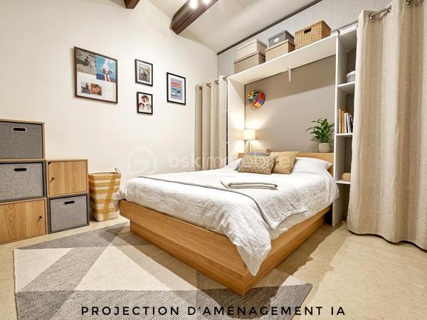 MAISON DE VILLAGE – 90 m² – 5 PIÈCES – CHARME & POTENTIEL

📍 Située au cœur de Villeneuve-lès-Béziers, cette maison de village sur plusieurs niveaux offre de beaux volumes et un agencement fonctionnel, idéale pour une résidence principale ou un investissement locatif.

🔹 Rez-de-chaussée :
• Grande entrée avec espace buanderie / rangement
• Salle d’eau 
• Cave idéale pour stockage / atelier

🔹 1er étage :
• Salon / séjour
• Cuisine
• Salle de bain 
• Première chambre

🔹 Dernier étage :
• Deux chambres supplémentaires dont une chambre mansardée

✨ Les + :
• Beaux volumes
• Cave pratique pour stockage
• Charme de l’ancien avec potentiel d’aménagement
• Stationnement et commodités à proximité

💡 Idéal pour :
• Premier achat
• Résidence principale
• Investissement locatif
• Maison de vacances au cœur du village