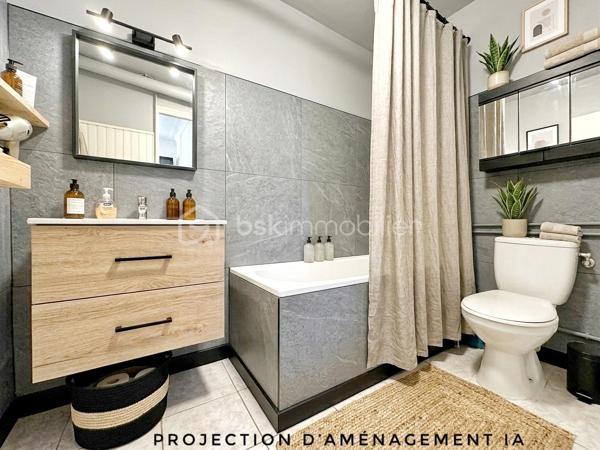 MAISON DE VILLAGE – 90 m² – 5 PIÈCES – CHARME & POTENTIEL

📍 Située au cœur de Villeneuve-lès-Béziers, cette maison de village sur plusieurs niveaux offre de beaux volumes et un agencement fonctionnel, idéale pour une résidence principale ou un investissement locatif.

🔹 Rez-de-chaussée :
• Grande entrée avec espace buanderie / rangement
• Salle d’eau 
• Cave idéale pour stockage / atelier

🔹 1er étage :
• Salon / séjour
• Cuisine
• Salle de bain 
• Première chambre

🔹 Dernier étage :
• Deux chambres supplémentaires dont une chambre mansardée

✨ Les + :
• Beaux volumes
• Cave pratique pour stockage
• Charme de l’ancien avec potentiel d’aménagement
• Stationnement et commodités à proximité

💡 Idéal pour :
• Premier achat
• Résidence principale
• Investissement locatif
• Maison de vacances au cœur du village