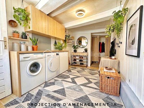 MAISON DE VILLAGE – 90 m² – 5 PIÈCES – CHARME & POTENTIEL

📍 Située au cœur de Villeneuve-lès-Béziers, cette maison de village sur plusieurs niveaux offre de beaux volumes et un agencement fonctionnel, idéale pour une résidence principale ou un investissement locatif.

🔹 Rez-de-chaussée :
• Grande entrée avec espace buanderie / rangement
• Salle d’eau 
• Cave idéale pour stockage / atelier

🔹 1er étage :
• Salon / séjour
• Cuisine
• Salle de bain 
• Première chambre

🔹 Dernier étage :
• Deux chambres supplémentaires dont une chambre mansardée

✨ Les + :
• Beaux volumes
• Cave pratique pour stockage
• Charme de l’ancien avec potentiel d’aménagement
• Stationnement et commodités à proximité

💡 Idéal pour :
• Premier achat
• Résidence principale
• Investissement locatif
• Maison de vacances au cœur du village