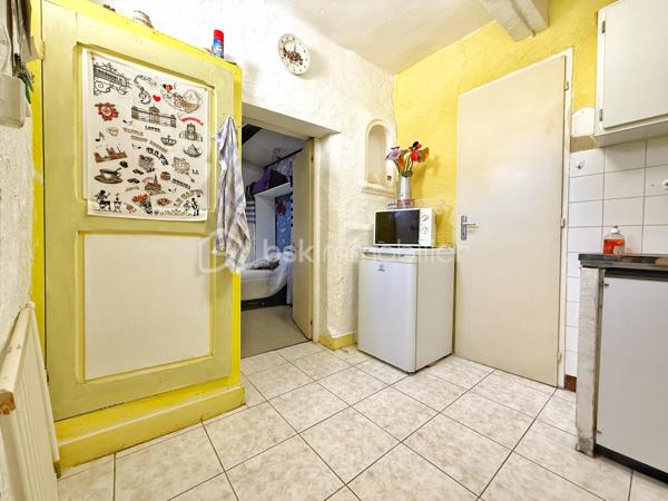MAISON DE VILLAGE – 90 m² – 5 PIÈCES – CHARME & POTENTIEL

📍 Située au cœur de Villeneuve-lès-Béziers, cette maison de village sur plusieurs niveaux offre de beaux volumes et un agencement fonctionnel, idéale pour une résidence principale ou un investissement locatif.

🔹 Rez-de-chaussée :
• Grande entrée avec espace buanderie / rangement
• Salle d’eau 
• Cave idéale pour stockage / atelier

🔹 1er étage :
• Salon / séjour
• Cuisine
• Salle de bain 
• Première chambre

🔹 Dernier étage :
• Deux chambres supplémentaires dont une chambre mansardée

✨ Les + :
• Beaux volumes
• Cave pratique pour stockage
• Charme de l’ancien avec potentiel d’aménagement
• Stationnement et commodités à proximité

💡 Idéal pour :
• Premier achat
• Résidence principale
• Investissement locatif
• Maison de vacances au cœur du village