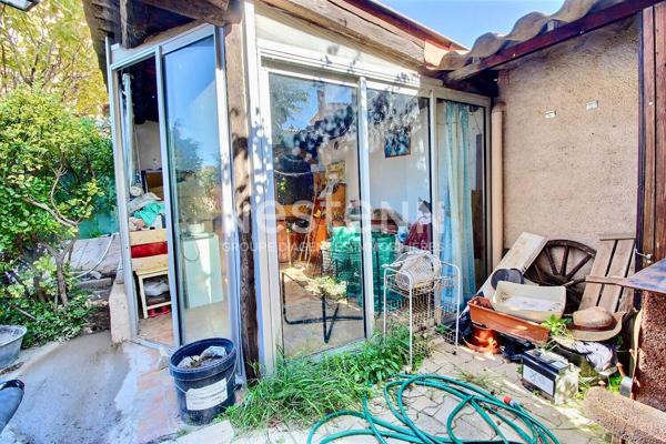 Marignane- Appartement 3/4 pièces de 78 m² avec une véranda, un jardin et un garage.