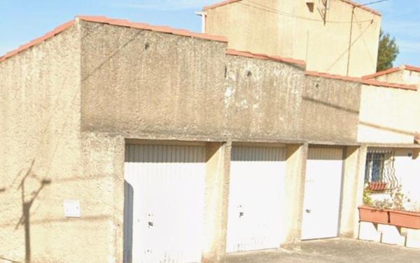 Stationnement à vendre    13 m2 Saint-Mitre-les-Remparts