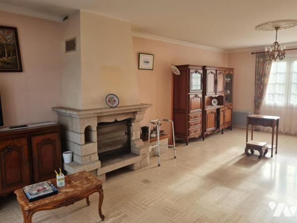 A VENDRE REGUINY Maison dans le bourg 