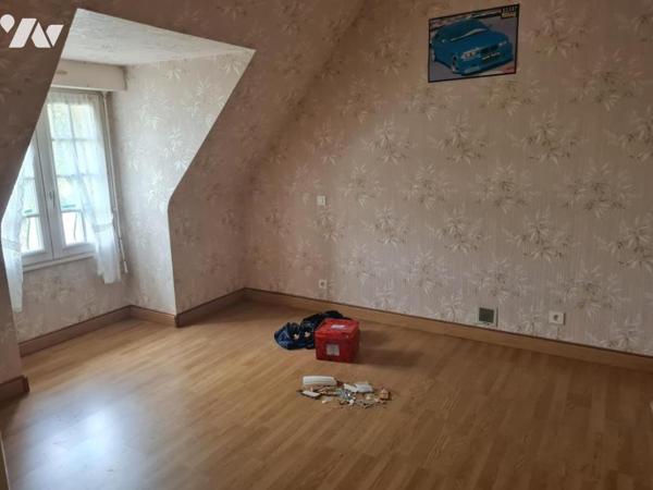 A VENDRE REGUINY Maison dans le bourg 