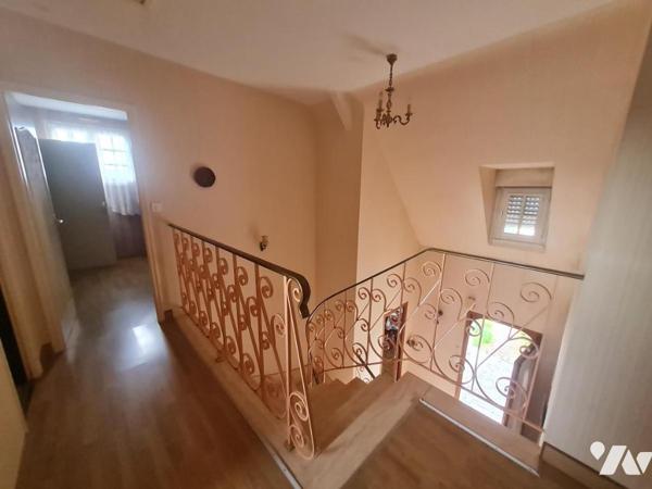 A VENDRE REGUINY Maison dans le bourg 